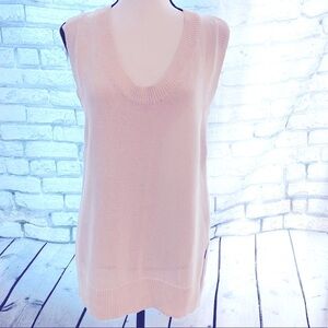 Gap || Cream v-neck sweater vest. Split on the sides and longer in back